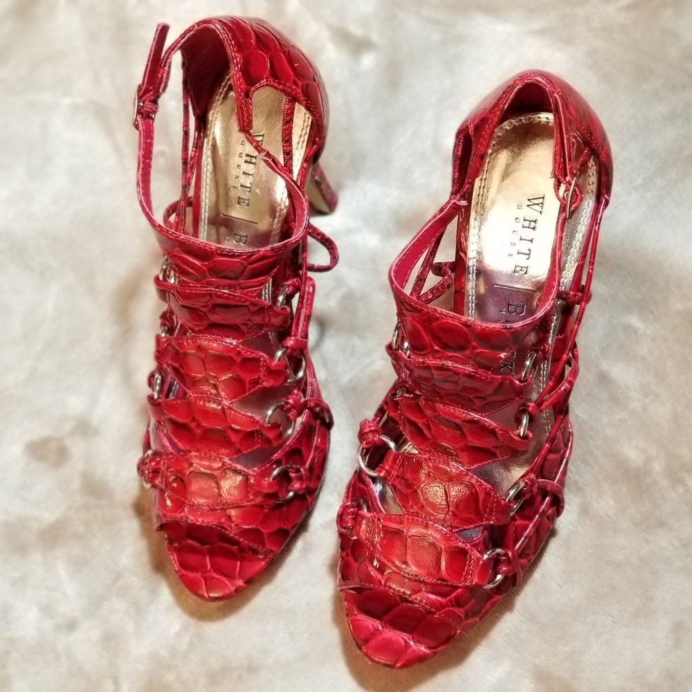 White House Black Market Red Crocodile Embossed Scrappy Heels — Gorgeous!